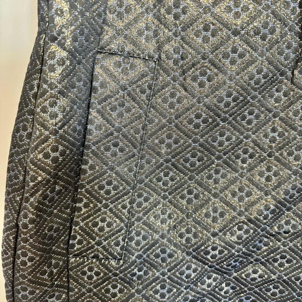 Forever 21 Black and Gold Patterned Shorts - size S​